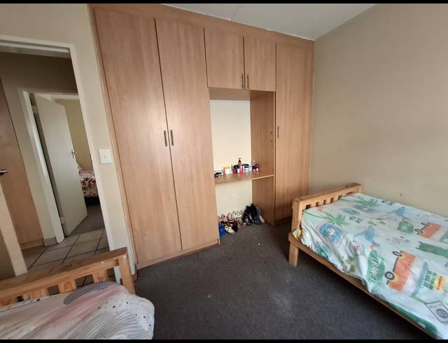 2 BEDROOM APARTMENT FOR SALE IN VANDERBIJLPARK SE 4